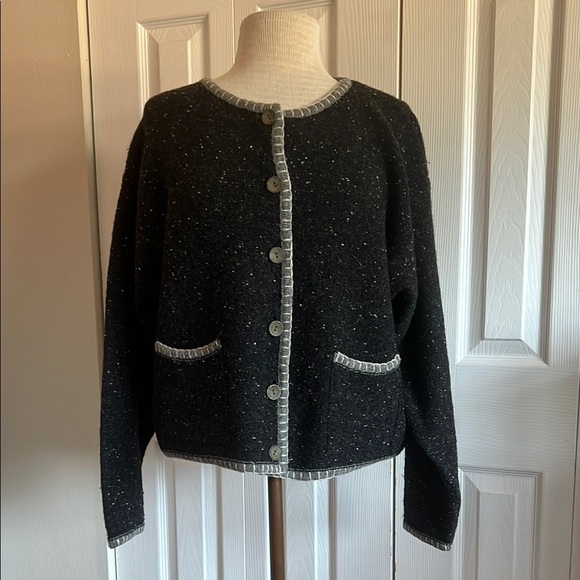 Vintage Woolrich Charcoal Gray Women's Wool Sweater with Gray Trim Size Large - Picture 1 of 16